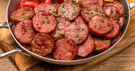 Calabresa Acebolada com Tomate-cereja