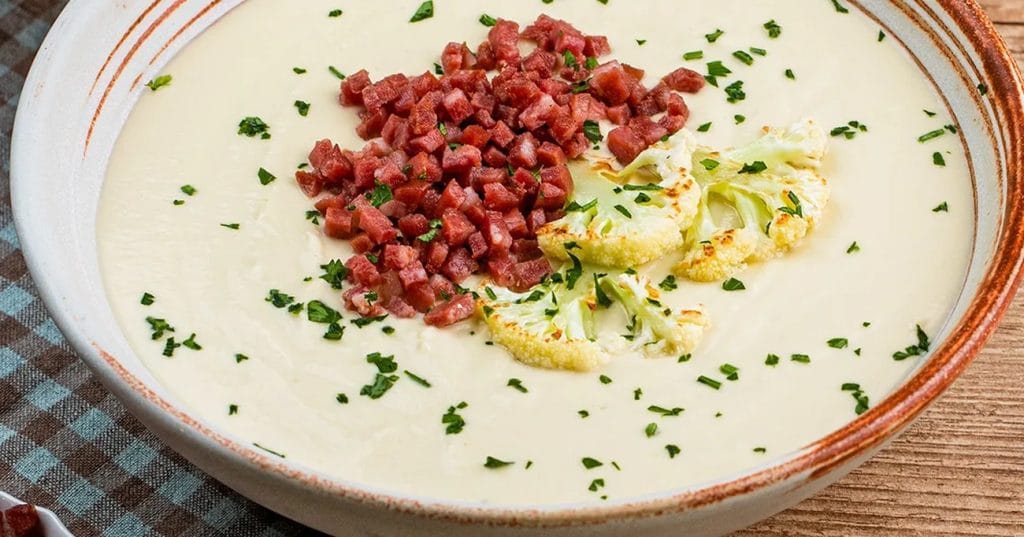 Caldo de Couve-flor com Crocante de Linguiça Calabresa Sadia