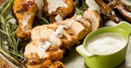 Frango BIO com Ervas, Páprica e Molho de Iogurte