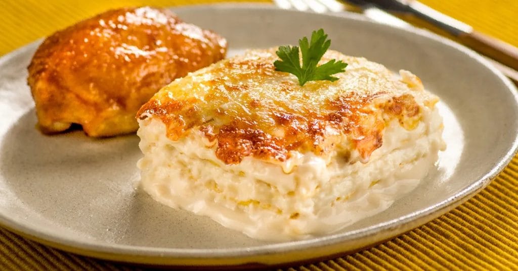 Lasanha Quatro Queijos Sadia com Sobrecoxa Sadia Assada no Limão