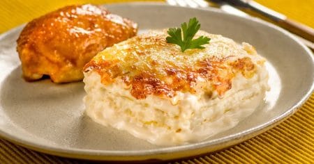 Lasanha Quatro Queijos Sadia com Sobrecoxa Sadia Assada no Limão