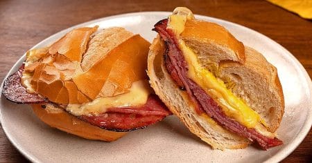 Misto Quente de Salame