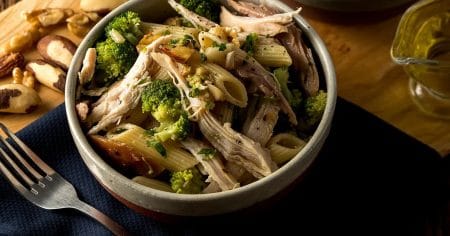 Penne com Lascas de Peru Espumante