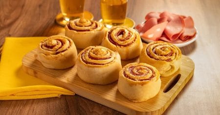 Roll de Mortadela e Queijo