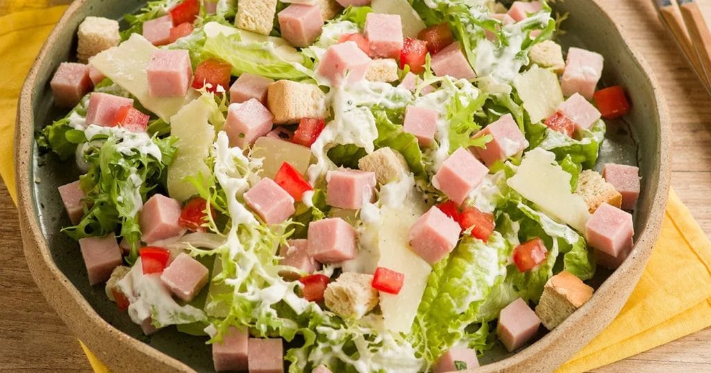 Salada de Presunto Sadia em Cubos com Lascas de Parmesão