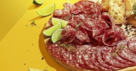 Tábua de Salame Sadia com Limão, Pães e Torradinhas
