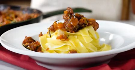 Talharim com Ragu de Linguiça (molho à Base de Linguiça)