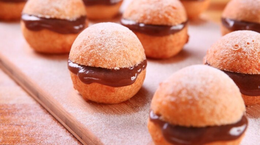 Bolinhos com creme de chocolate
