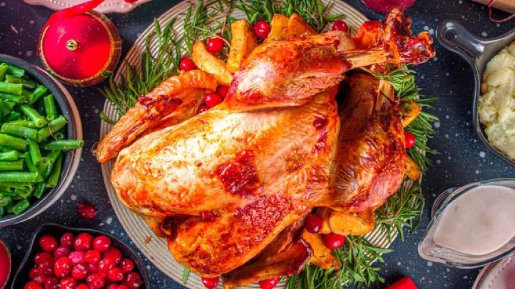 Ceia de Natal pronta: bacalhau gratinado, pernil assado e outros pratos práticos para servir