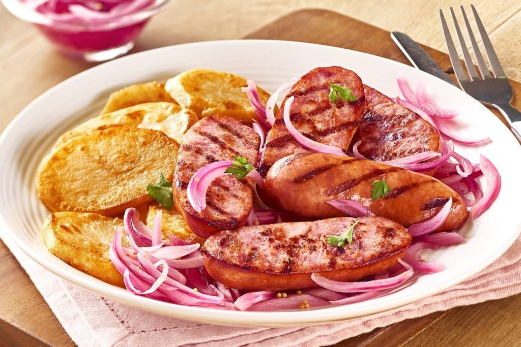 Linguiça de Pernil com Picles de Cebola Roxa