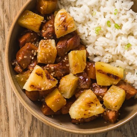 Receita de Acém com abacaxi caramelizado e gergelim acompanhado de arroz