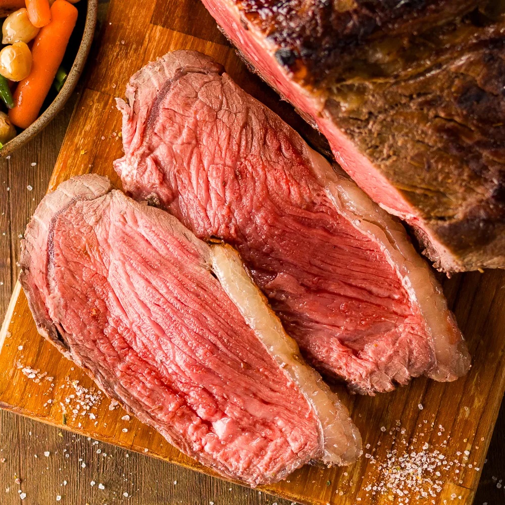 Receita de Baby Beef na brasa com salada de grão de bico, cenoura e vagem