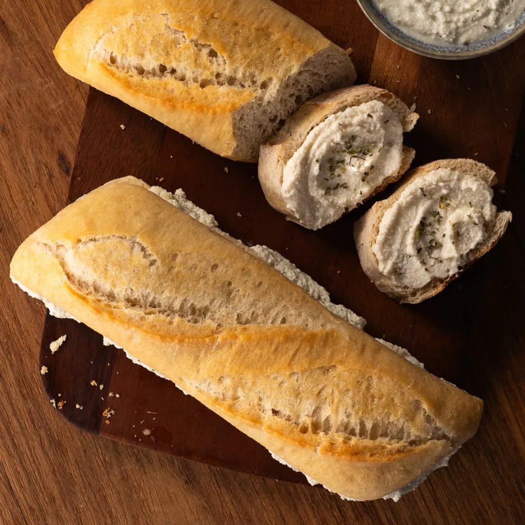 Receita de Baguete tostada na manteiga com patê de gorgonzola