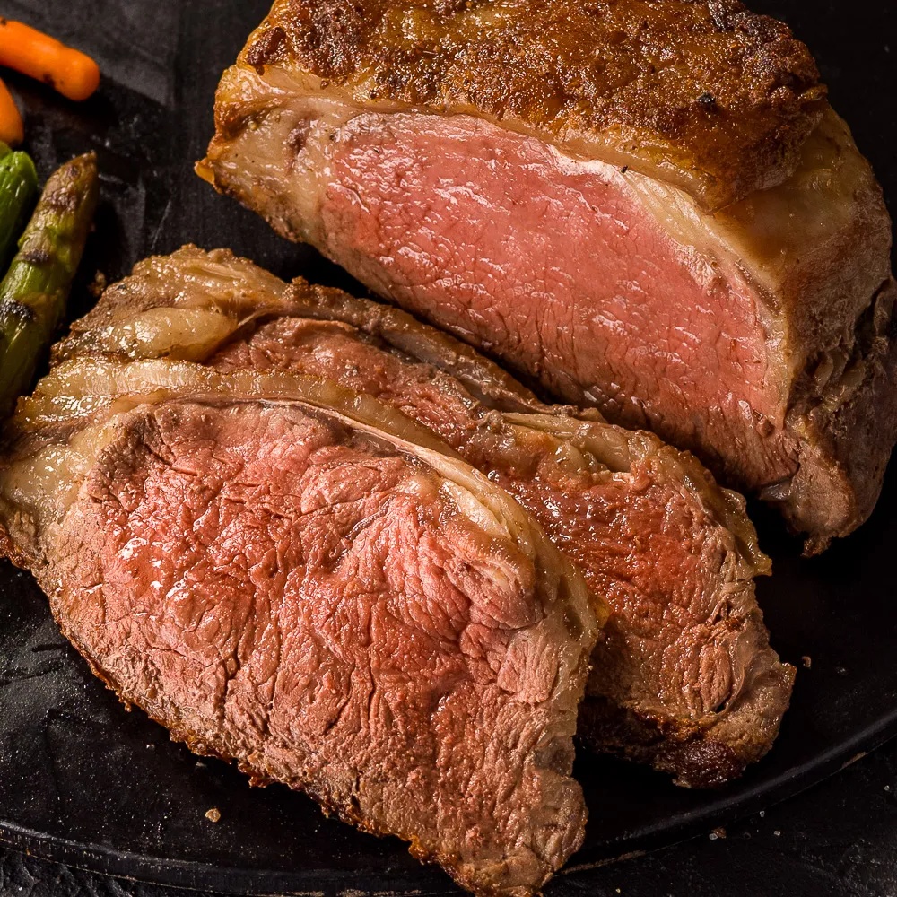 Receita de Bife de chorizo na brasa com aspargos e cenoura baby