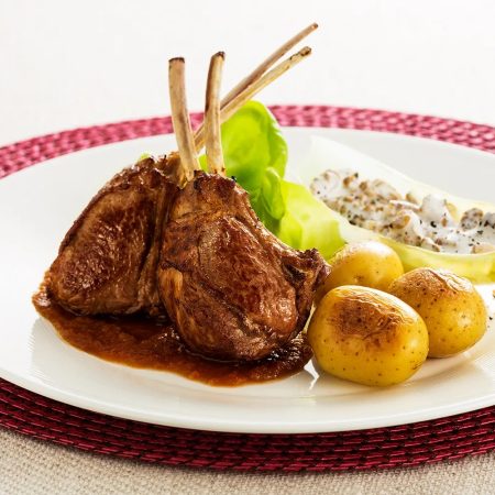 Receita de Carré de Cordeiro ao Molho com Batatas Doré