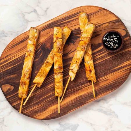 Receita de Espetinho de Frango com Molho Tarê e Gergelim