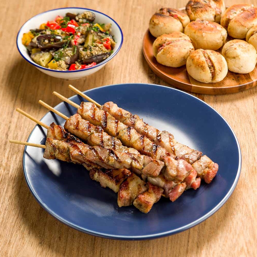 Receita de Espetinhos de Panceta e Pão de Calabresa