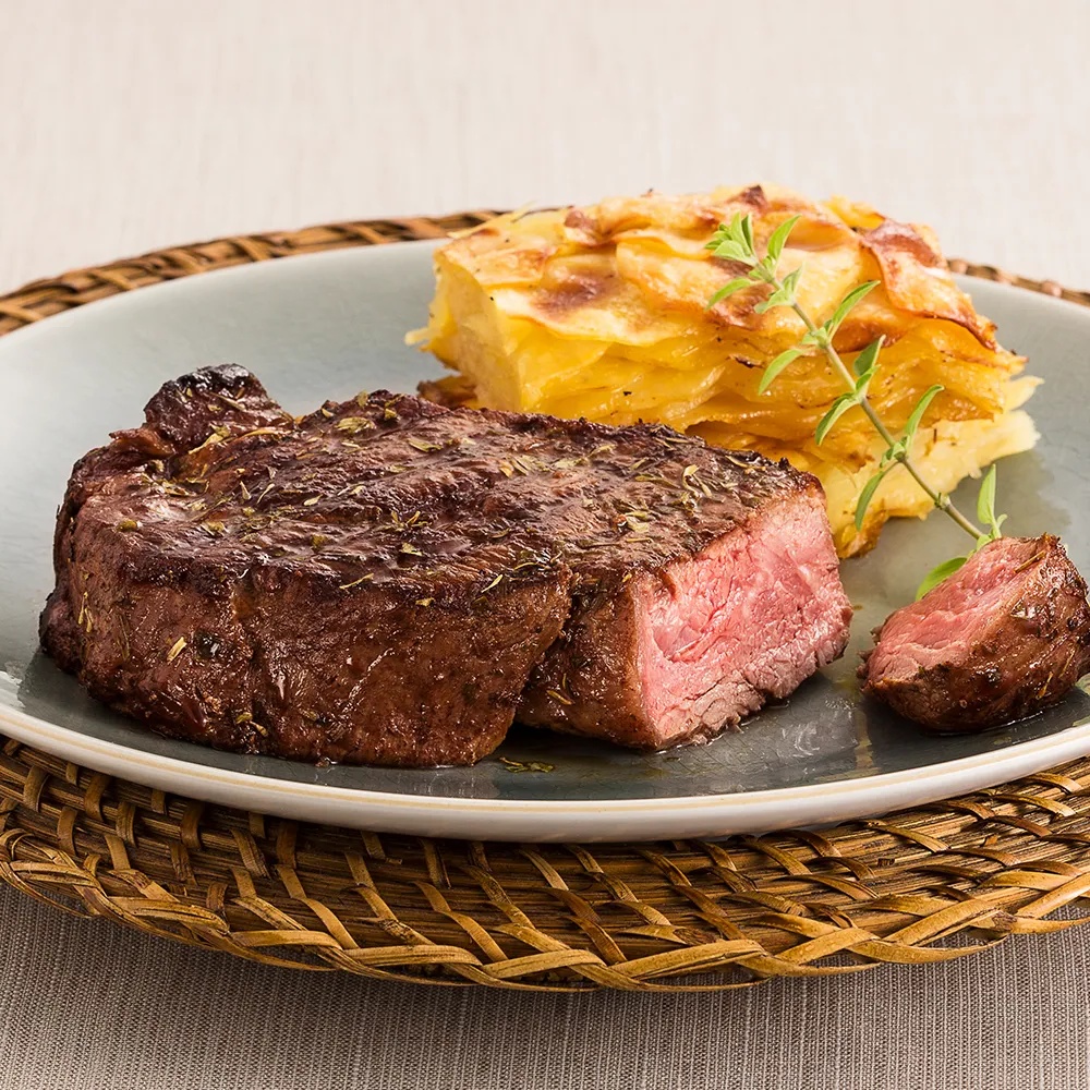 Receita de Filé de Costela Acompanhado de Batatas em Camadas