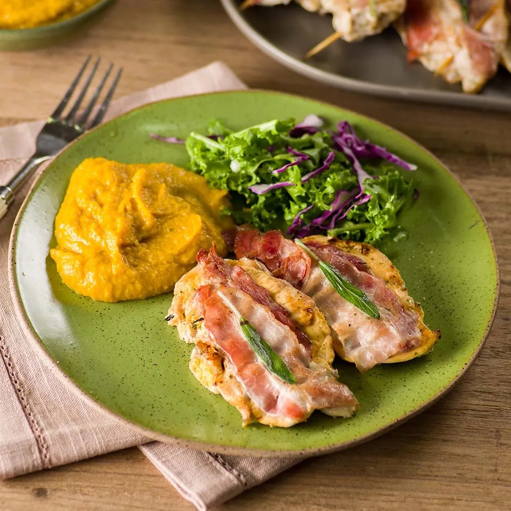 Receita de Filé de Frango Saltimboca com Bacon e Sálvia