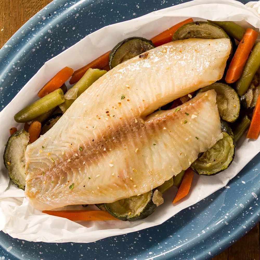 Receita de Filé de Tilápia com salteado mediterraneo no papelote