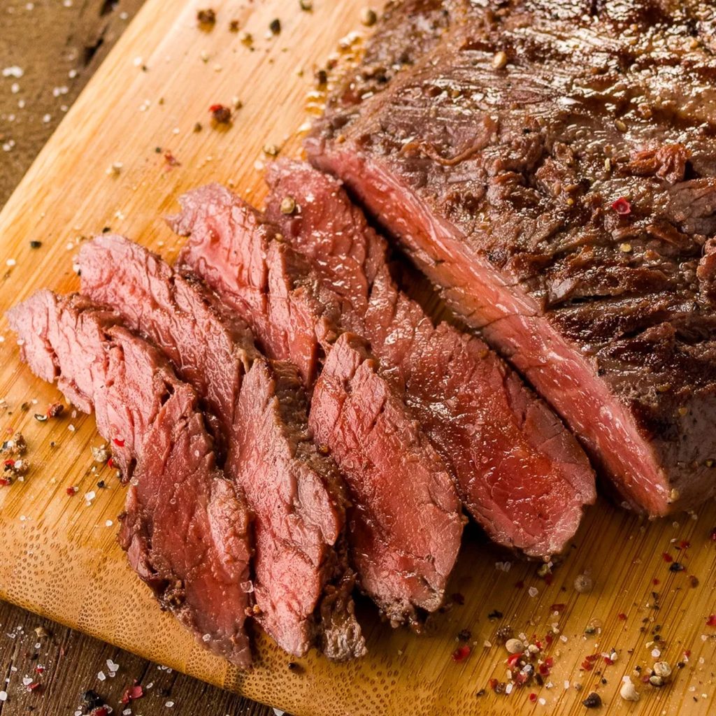 Receita de Fraldinha na brasa com vinagrete de cebola e mix de pimentas