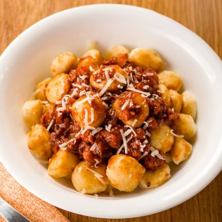Receita de Gnocchi de batata com ragu de linguiça