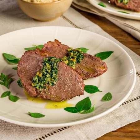 Receita de Maminha com Molho Pesto de Salsa e Manjericão