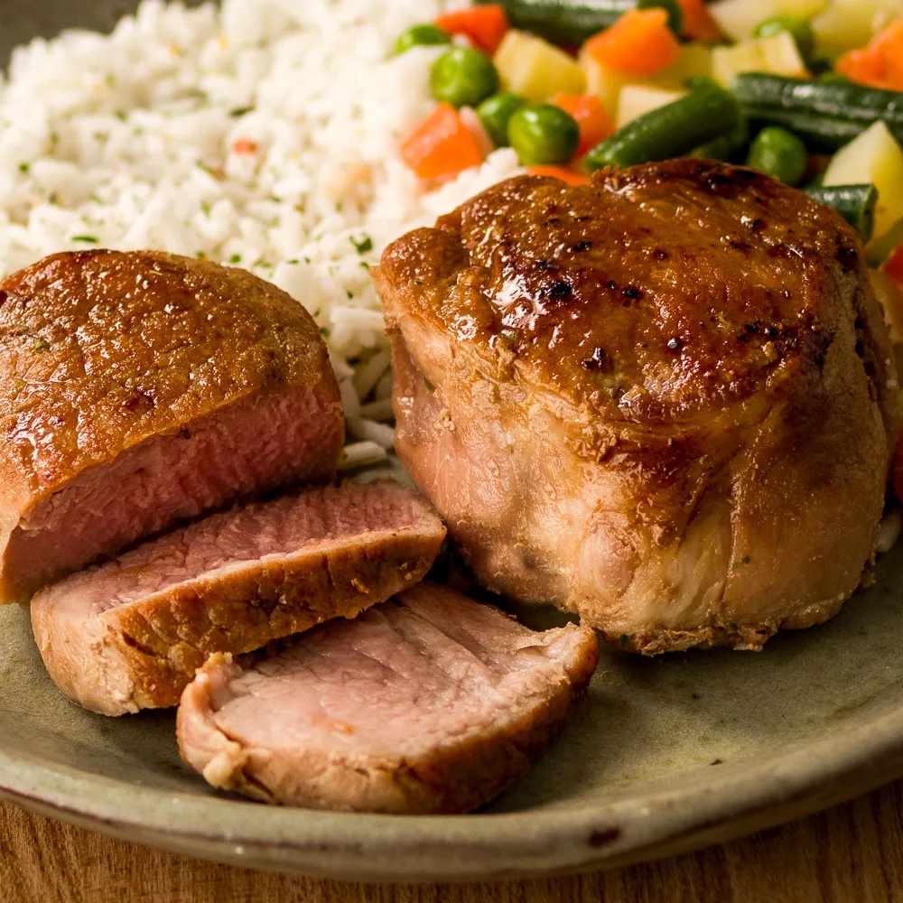 Receita de Medalhão de Filé Mignon Suíno grelhado com Arroz e Legumes