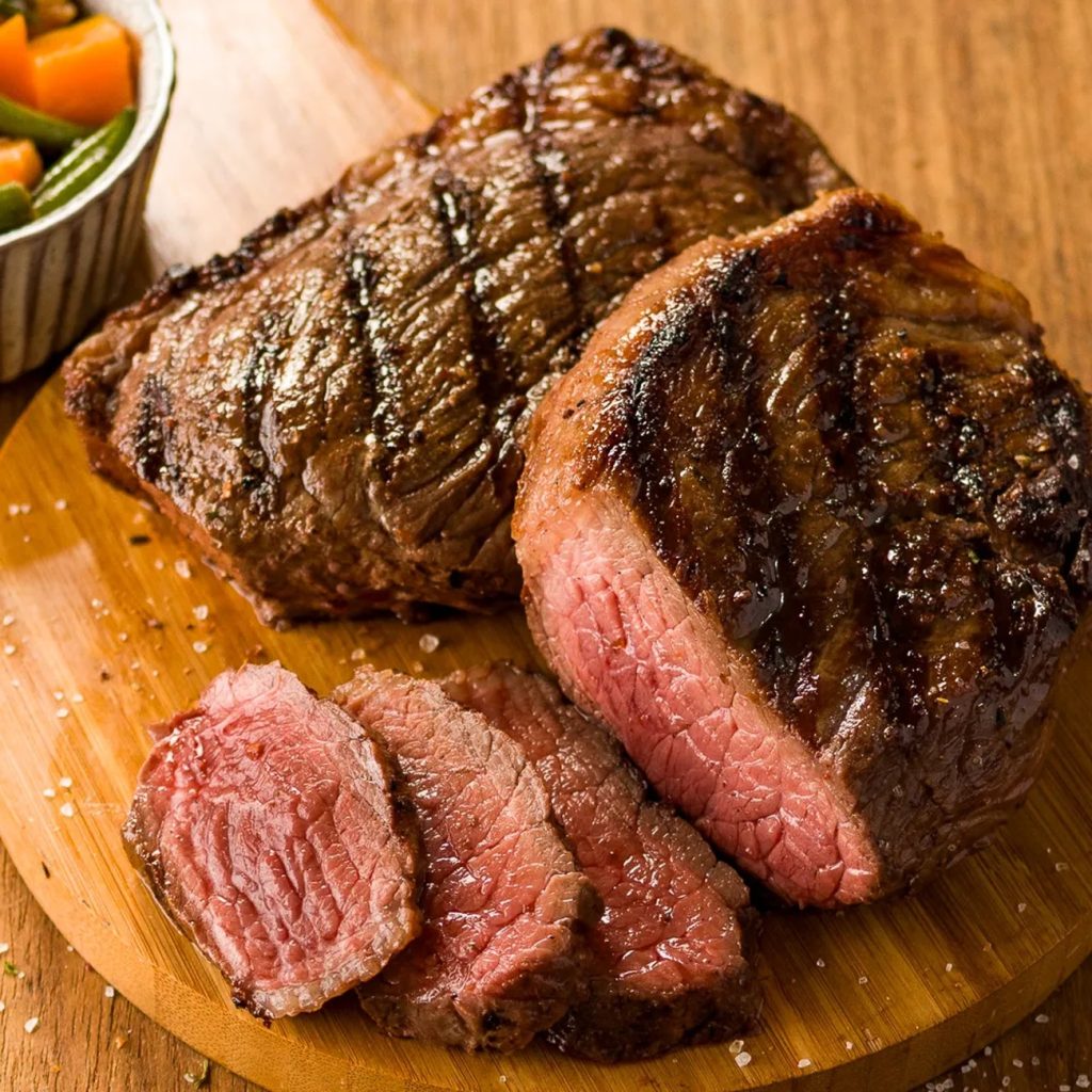 Receita de Medalhão de picanha na brasa com salada de abóbora e vagem