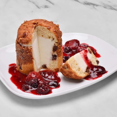 Receita de Mini Chocotone Com Gelato e Calda de Frutas Vermelhas