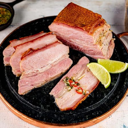 RECEITA DE PANCETA DOURADA NO FORNO COM MOLHO DE ALHO E CACHAÇA