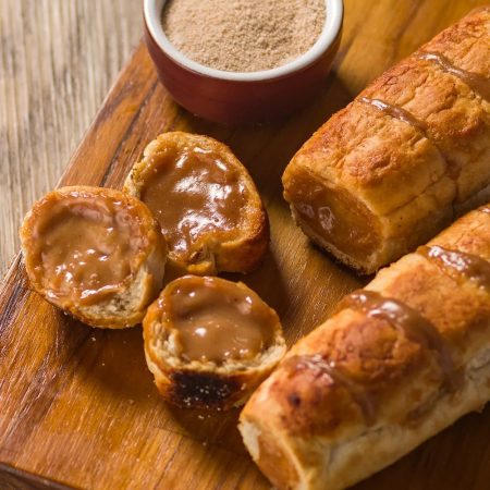 Receita de Pão recheado de doce de leite com açúcar de canela e especiarias