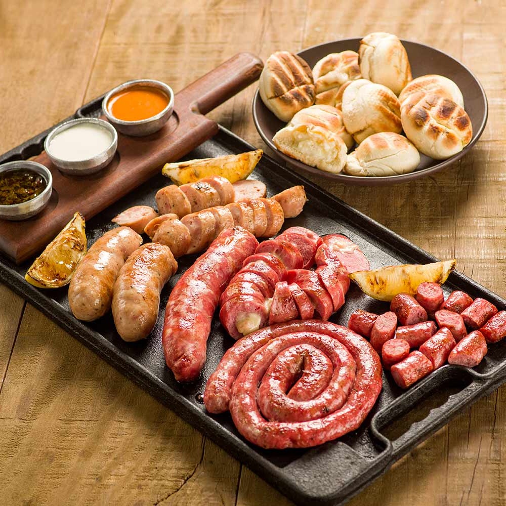 Receita de Parrilha de Linguiças Swift com Pão de Alho
