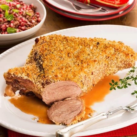 Receita de Pernil de Cordeiro Assado com Crosta de Ervas