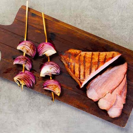Receita de Picanha suína temperada e espetinho de cebola roxa com Ervas de Provence