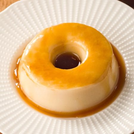 Receita de Pudim de Leite Acompanhado de Praliné de Nozes