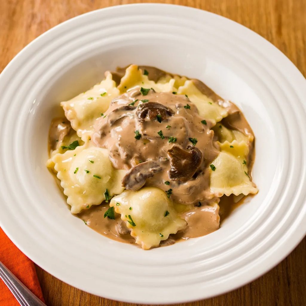 Receita de Ravioli de carne ao molho de cogumelos