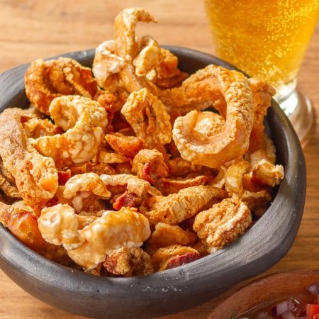 Receita de Torresmo com Vinagrete de Cachaça e Limão Galego
