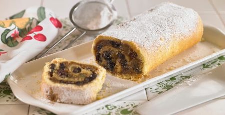 Rocambole de Abacaxi com Uva Passa