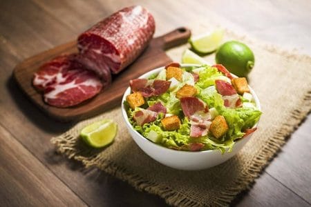 Salada com croítons de Copa Curada Frimesa