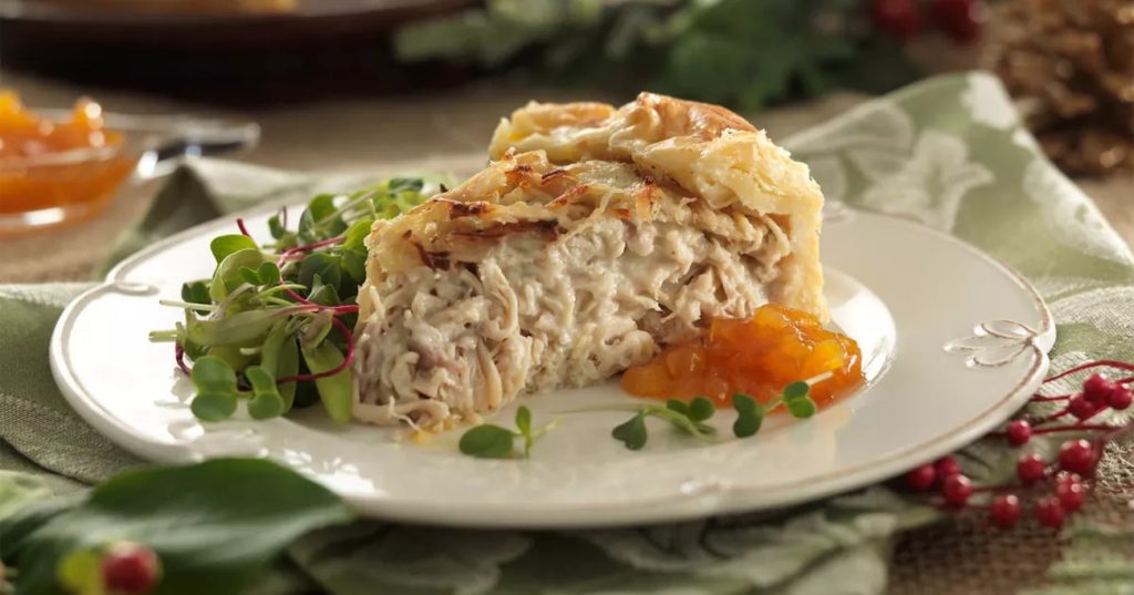 Torta Rústica de Chester Desfiado com Gorgonzola, Cream Cheese e Geleia de Damasco