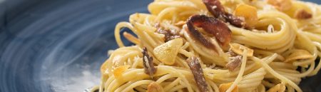 Macarrão ao alho e óleo com aliche