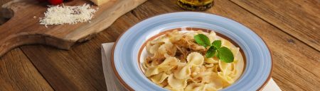 Macarrão com Cebola Caramelizada na Manteiga
