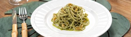 Macarrão com pesto de espinafre