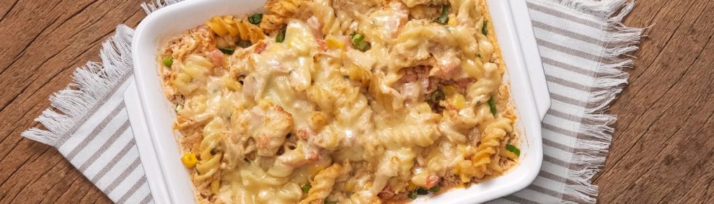 Macarrão de forno com frango simples