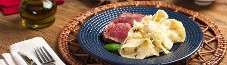 Pappardelle ao Molho de Cebola Caramelizada com Rosbife