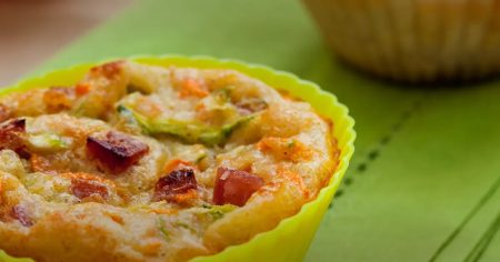 Bolinho de Legumes com Salame (muffin)