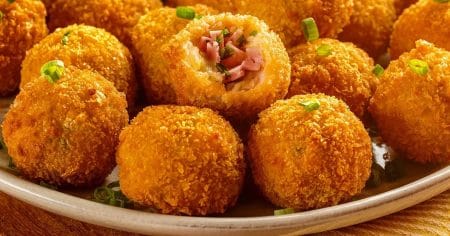 Bolinho de Peito de Peru Sadia com Molho de Alho