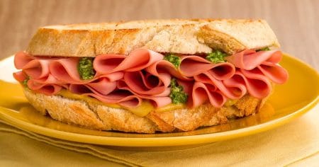 Brusqueta de Mortadela