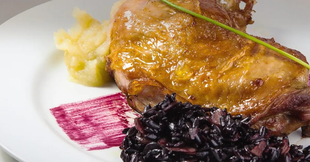 Confit de Peru Sadia com Arroz Negro de Amêndoas